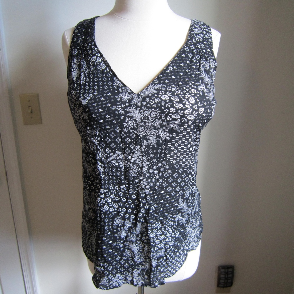 Black and white Old Navy tank top